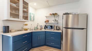 Fridge, microwave, coffee/tea maker, electric kettle
