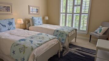 3 habitaciones, escritorio, tabla de planchar con plancha y wifi gratis