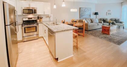 Okanagan four seasons paradise with shared pool and hot tub