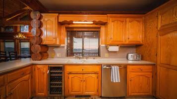 Refrigerador, microondas, horno y lavavajillas