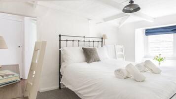 Cottage | 2 bedrooms, individually decorated, individually furnished, free WiFi