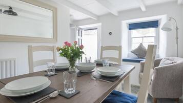 Cottage | Private kitchen | Fridge, dishwasher, toaster, cookware/dishes/utensils