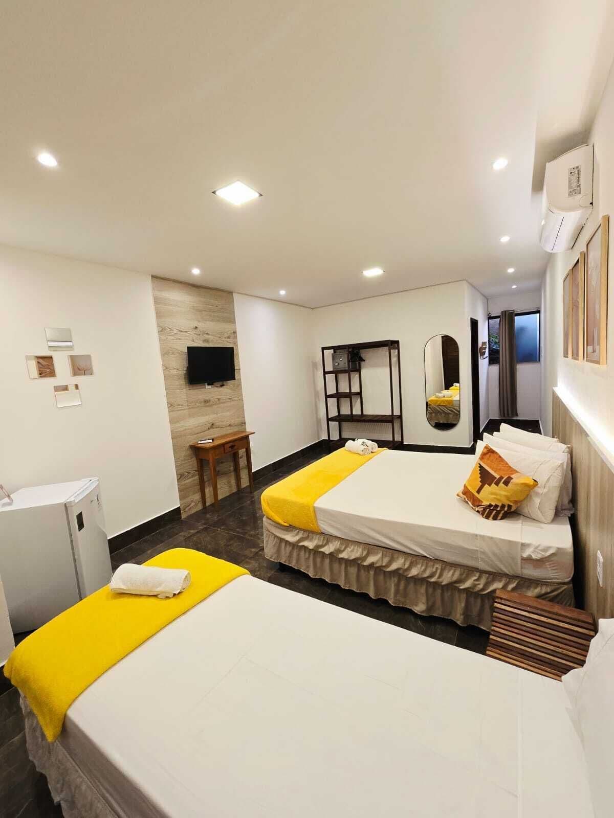 Habitación triple económica | Minibar, caja fuerte, wifi gratis