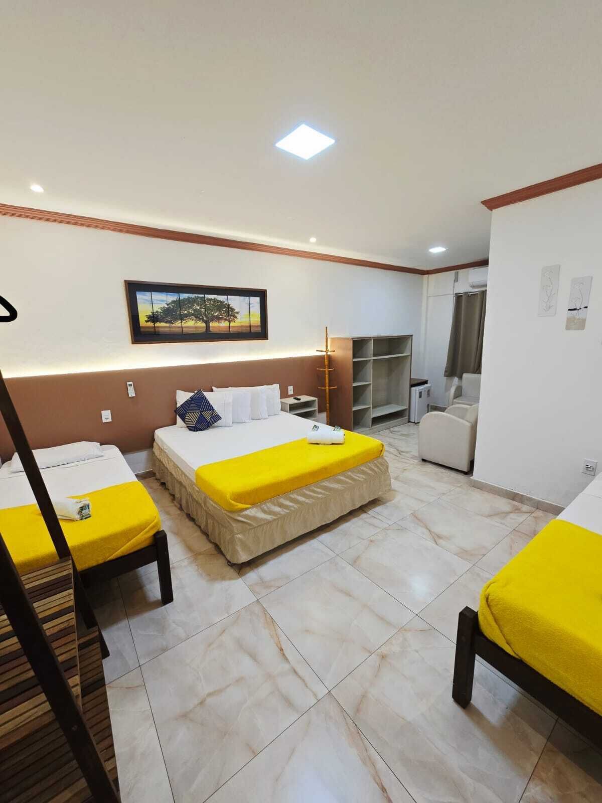 Habitación cuádruple económica | Minibar, caja fuerte, wifi gratis