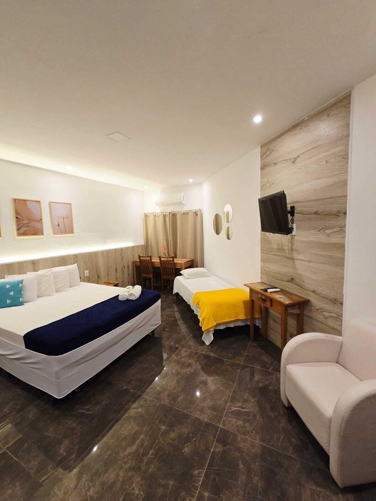 Eenvoudige driepersoonskamer | Een kluis op de kamer, gratis wifi