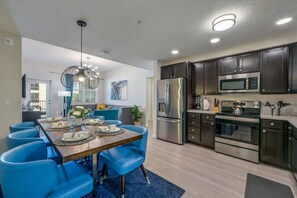 ثلاجة، ميكروويف، فرن، موقد طهي مسطح