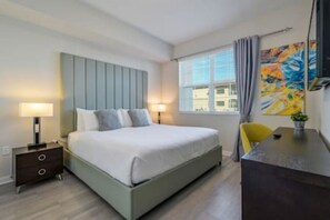 3 chambres, bureau, fer et planche à repasser, lit parapluie