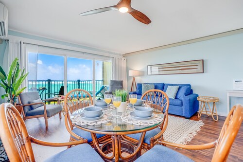 Oceanfront condo with balcony, great view, pool, hot tub - 50 ft to beach