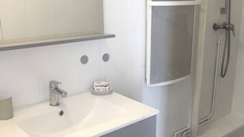 Bruser, hÄndklÊder, SÊbe, Toiletpapir