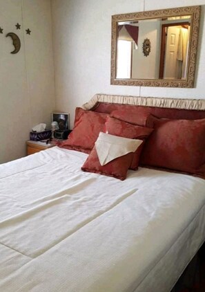 3 bedrooms, free WiFi - Beautiful privately-owned  cottage in sherkston shore resort. (Port Colborne)