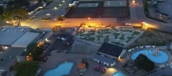 Beautiful privately-owned  cottage in sherkston shore resort.