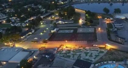 Beautiful privately-owned cottage in sherkston shore resort.