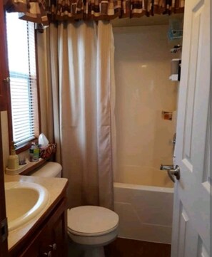 Combined shower/bathtub, soap - Beautiful privately-owned  cottage in sherkston shore resort. (Port Colborne)