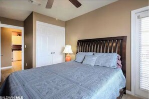 4 chambres, fer et planche à repasser, accès au Wi-Fi (inclus)