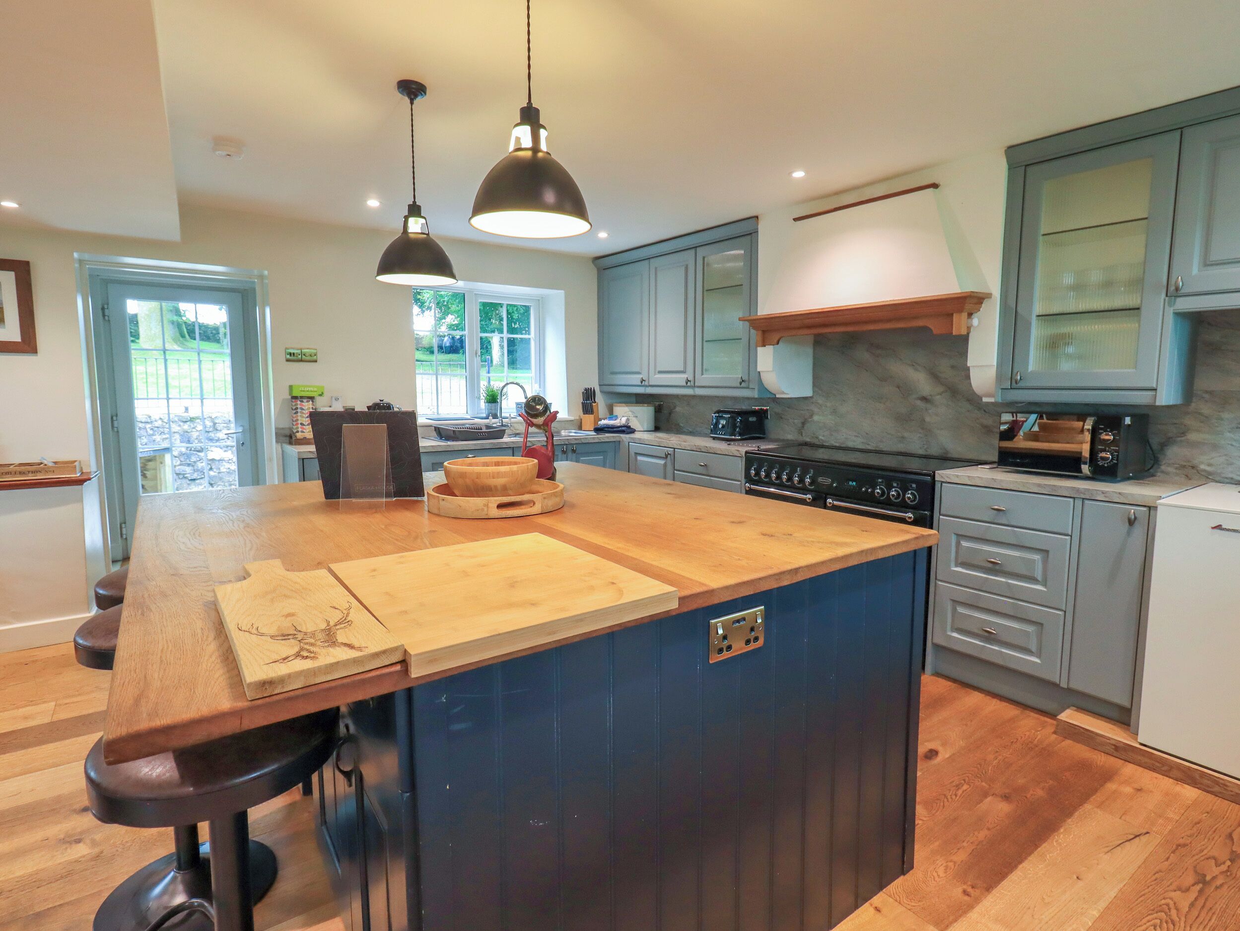 村舍 | 私人厨房 | 冰箱、洗碗机、厨具/餐具、餐桌