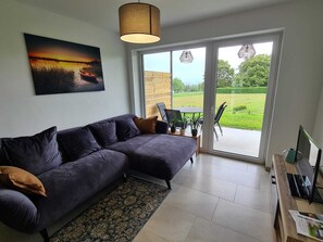 Smart-TV, Tischfußball, Tischtennisplatte