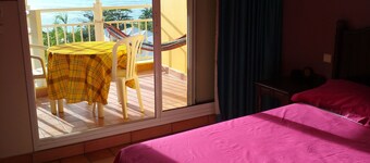 Studio Climatisé Piscine et vue mer