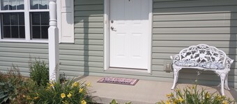 Wayside Guest House  Clean, Cozy, Comfortable, Convenient 