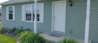 Wayside Guest House  Clean, Cozy, Comfortable, Convenient 