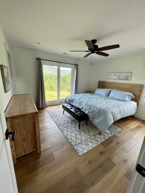 3 habitaciones, escritorio, wifi gratis y ropa de cama