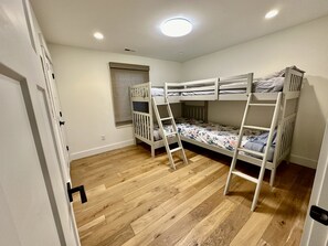 3 Schlafzimmer, Schreibtisch, kostenloses WLAN, Bettwäsche