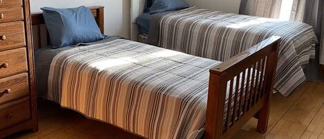 5 bedrooms, iron/ironing board, free WiFi, bed sheets