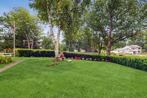 Cozy hotel-style suite right on the water, shared patio, free WiFi