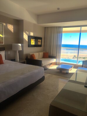 1 slaapkamer, een kluis op de kamer, een strijkplank/strijkijzer, wifi