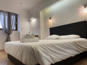 2 soverom, skrivebord, strykejern/-brett og wi-fi (inkludert)