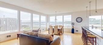 Waterfront, dog-friendly home with fast WiFi, game room, grill & stunning views