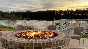 Terrace/patio - Family friendly cabin near resort private lake, pool and lazy river. (Savannah)