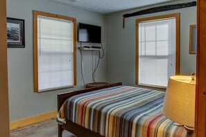 3 Schlafzimmer, Schreibtisch, Bügeleisen/Bügelbrett, WLAN