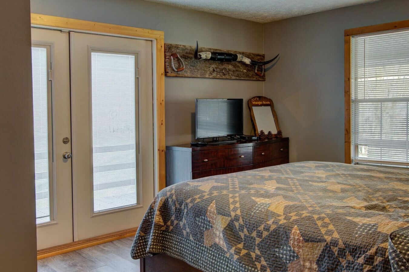 3 bedrooms, desk, iron/ironing board, WiFi