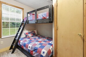 3 bedrooms, desk, iron/ironing board, WiFi