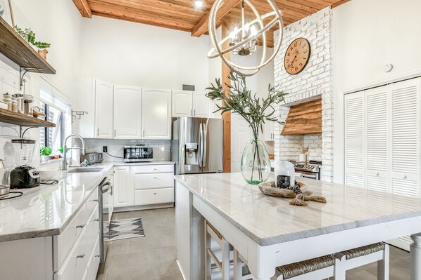 冰箱、微波炉、烤箱、炉灶