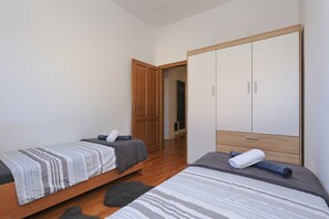 2 chambres, fer et planche Ă repasser, Wi-Fi gratuit, draps fournis