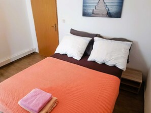 1 chambre, fer et planche à repasser, Wi-Fi gratuit, draps fournis