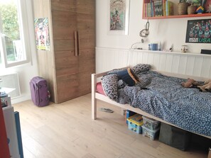 3 slaapkamers, een strijkplank/strijkijzer, gratis wifi