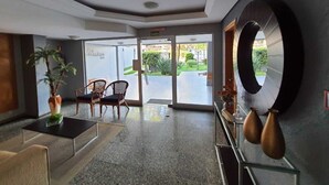 Gambar tidak terklasifikasi, 5 dari 24, tombol