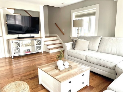 100 Steps to the Beach w/ Parking, Patios, Decks