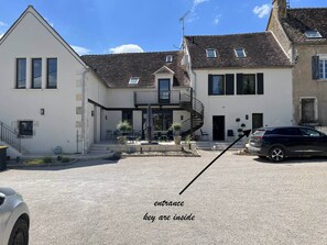 Chambre Présidentielle, salle de bains attenante, vue vignoble (Duplex Suite familiale) | Hall