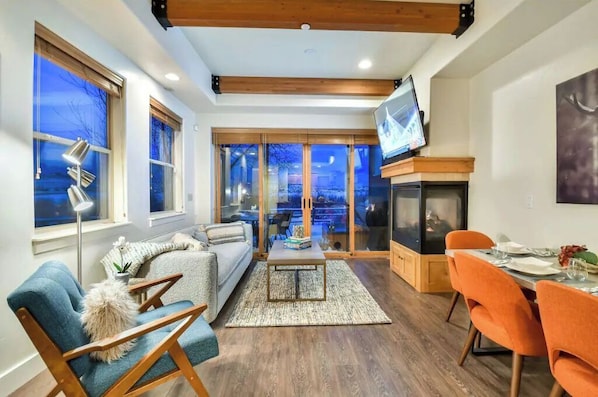 Smart TV, fireplace, Netflix, streaming services