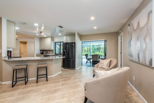 Newly Renovated, Beach Close, Pet Friendly, Modern Luxury Retreat