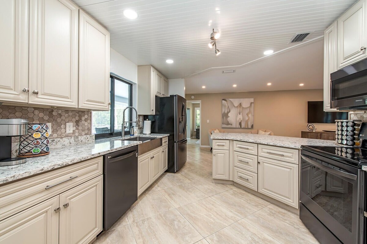 Photo 18 of Newly Renovated, Beach Close, Pet Friendly, Modern Luxury Retreat
