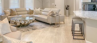 Newly Renovated, Beach Close, Pet Friendly, Modern Luxury Retreat