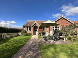 Exterior - Cottage - Sleep 4, Pet Friendly & Enclosed Garden (Great Yarmouth)