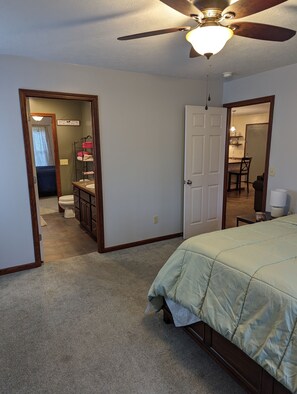 2 bedrooms, desk, free WiFi, bed sheets