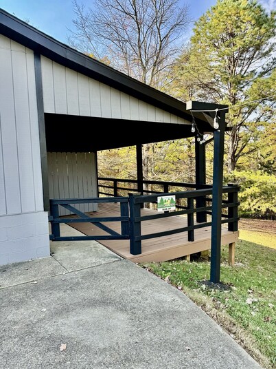 Lazy Lane Cabins - Blue Jay