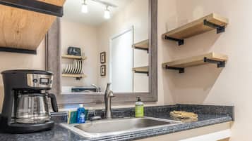 Micro-ondes, cafetière/bouilloire