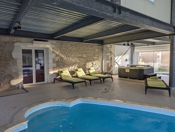 Innenpool, beheizter Pool